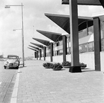 150670 Gezicht op een gedeelte van de voorgevel van het N.S.-station Schiedam te Schiedam.N.B. De naam van het station ...